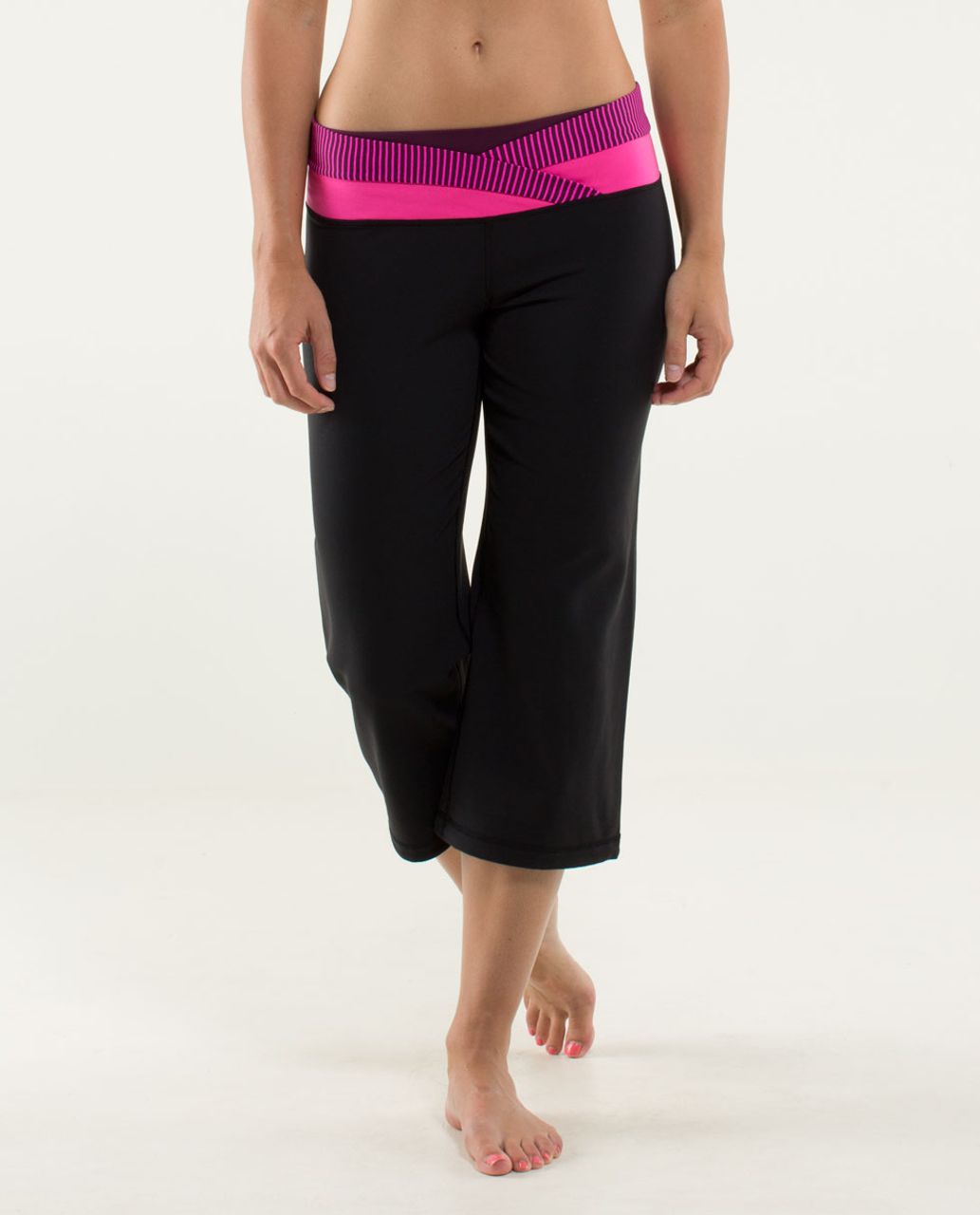 Lululemon Dharana Crop - Black / Hyper Stripe Raspberry Glo Light / Plum