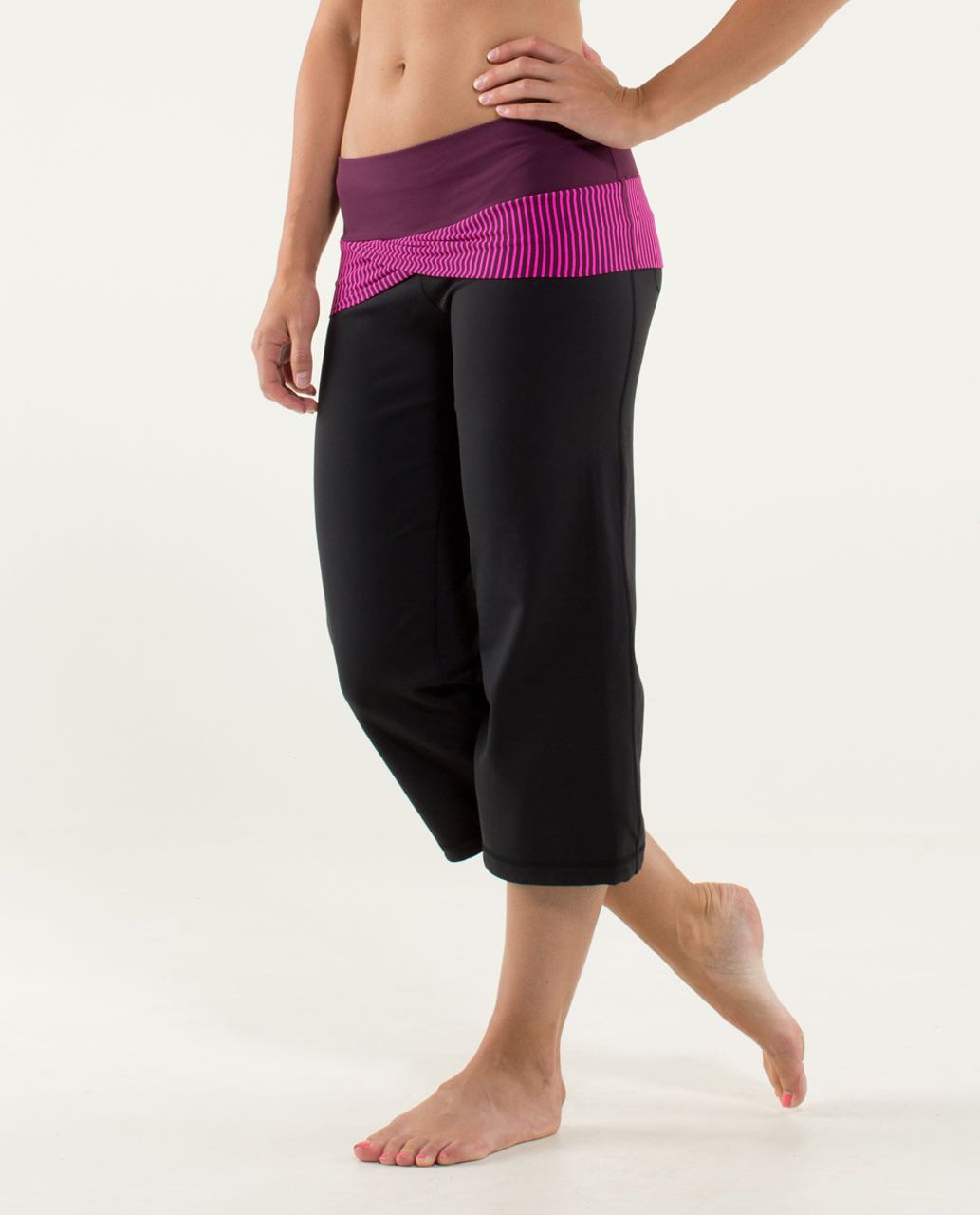 Lululemon Dharana Crop - Black / Hyper Stripe Raspberry Glo Light / Plum