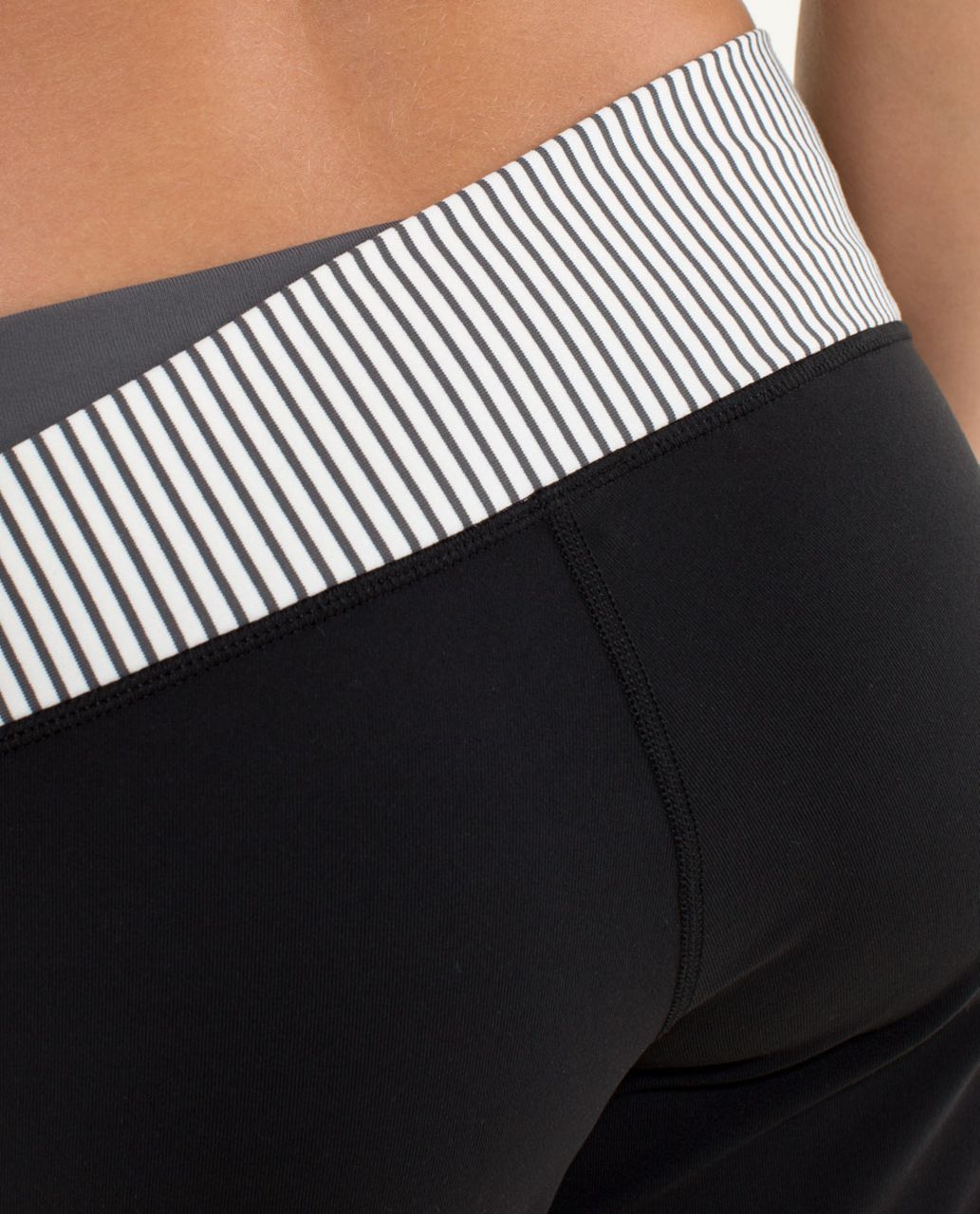 Lululemon Astro Short - Black / Hyper Stripe Angel Wing / Soot Light