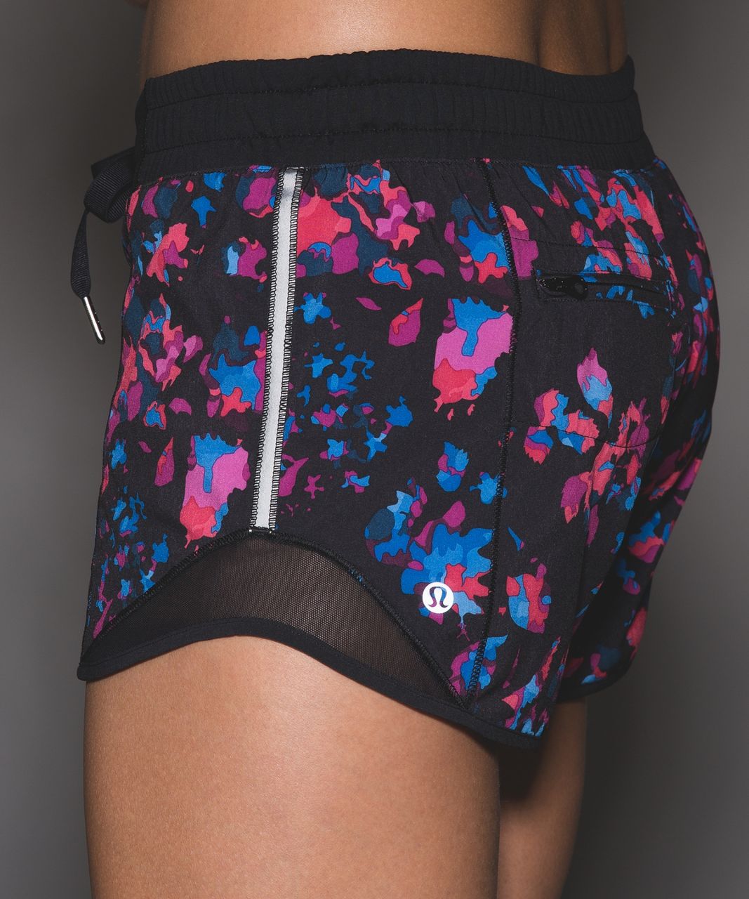 Lululemon Hotty Hot Short *Long - Dandy Digie Multi / Black