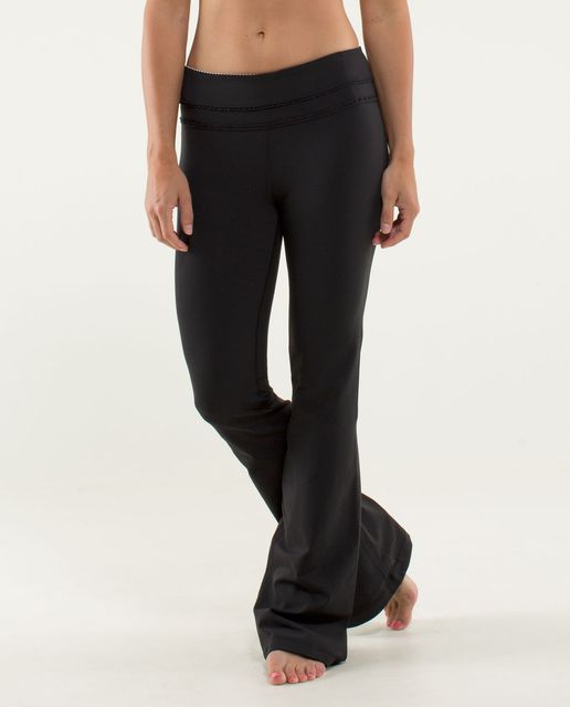 Lululemon BNWT Groove Pant SHR Flare *Nulu - French Press size 6, Women's  Fashion, Activewear on Carousell