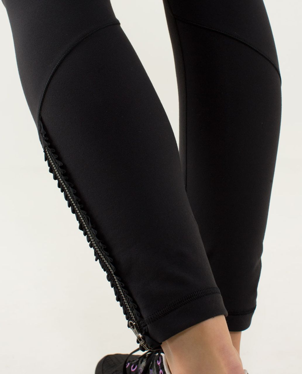 Women Size 10 Lululemon Black Yoga Leggings Ruffled Ankle length