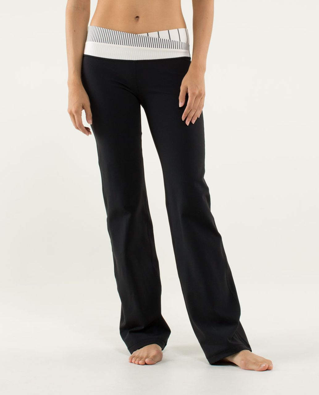 Lululemon Astro Pant (Regular) - Black / Blurred Blossoms Multi Colour -  lulu fanatics