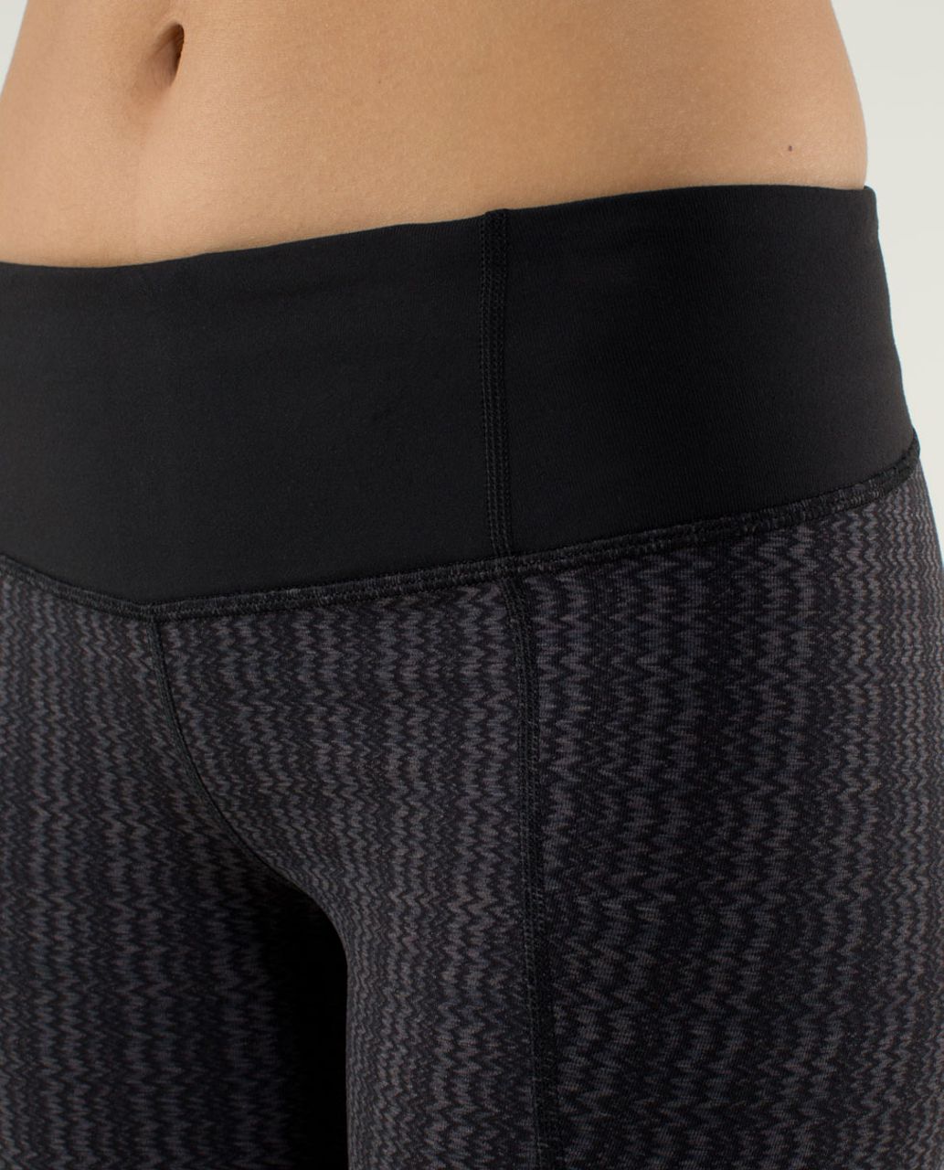 Lululemon Gather & Crow Crop - Ziggy Wee September Black / Black