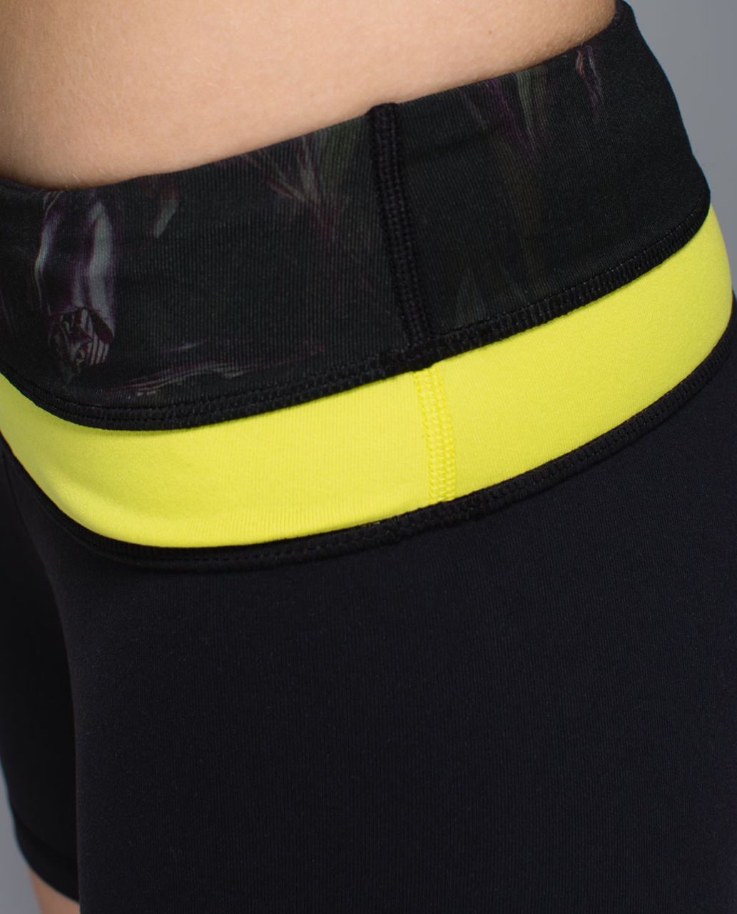 Lululemon Reverse Groove Short (Regular) - Black / Midnight Iris Multi / Split Pea