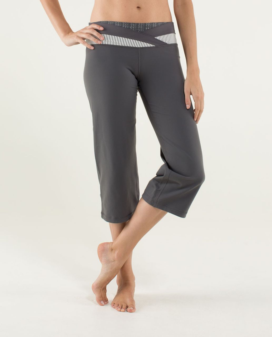 Lululemon Dharana Crop - Soot Light / Hyper Stripe Angel Wing / Ziggy ...