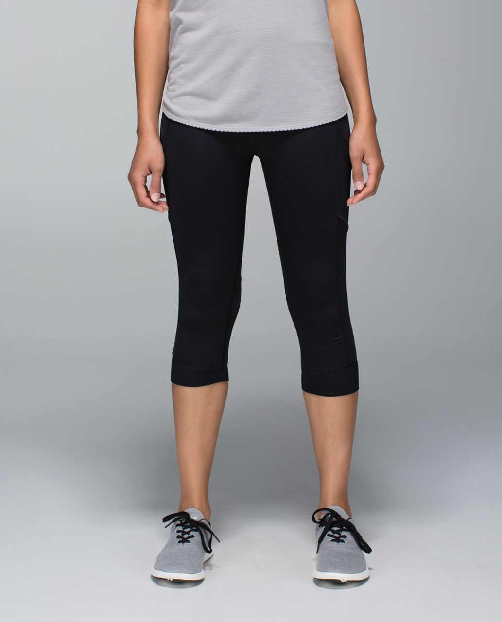 My Superficial Endeavors: Lululemon Run For Fun Crop in Paisley Embossed  Black - Pretty!