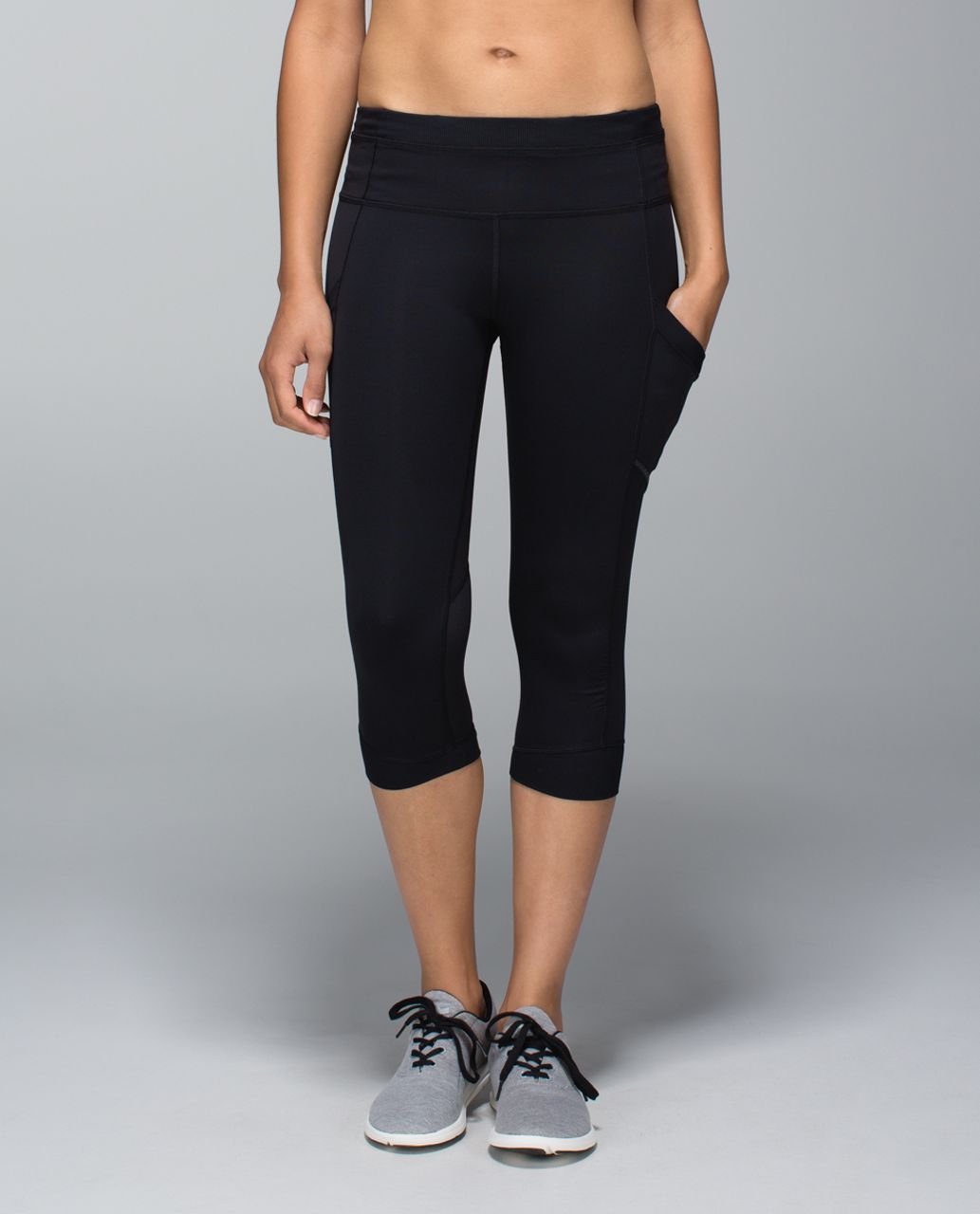 LULULEMON ATHLETICA BLACK SIDE ZIPPER POCKET CROP LEGGINGS SIZE 8