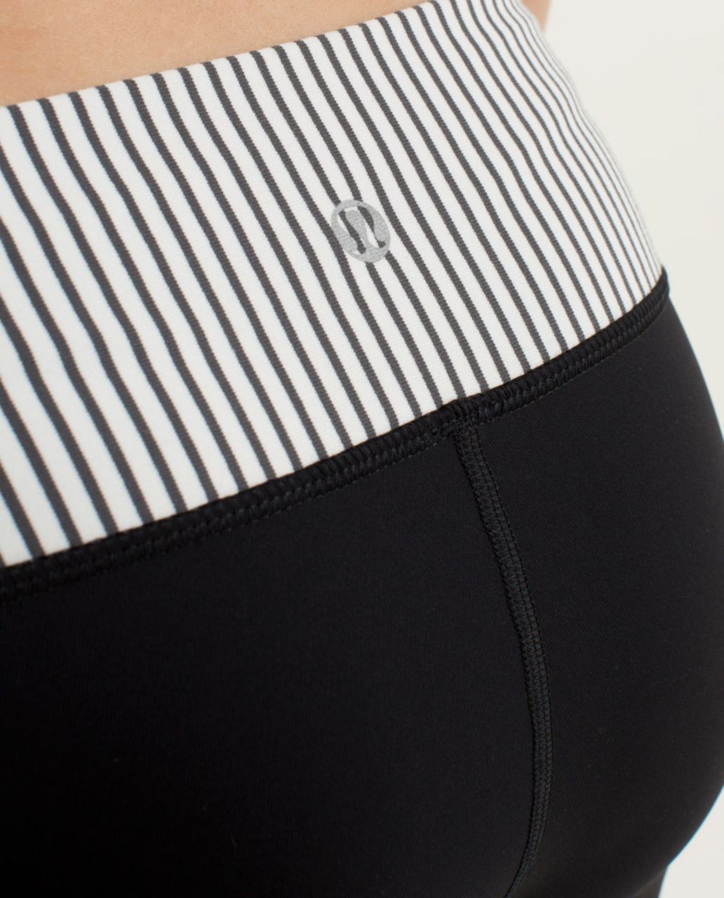 Lululemon Journey Crop - Black / Hyper Stripe Angel Wing