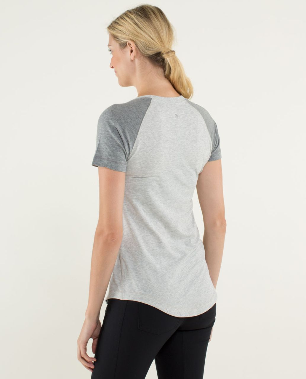 Lululemon Dhyana Short Sleeve - Heathered Light Grey / Heathered Medium Grey