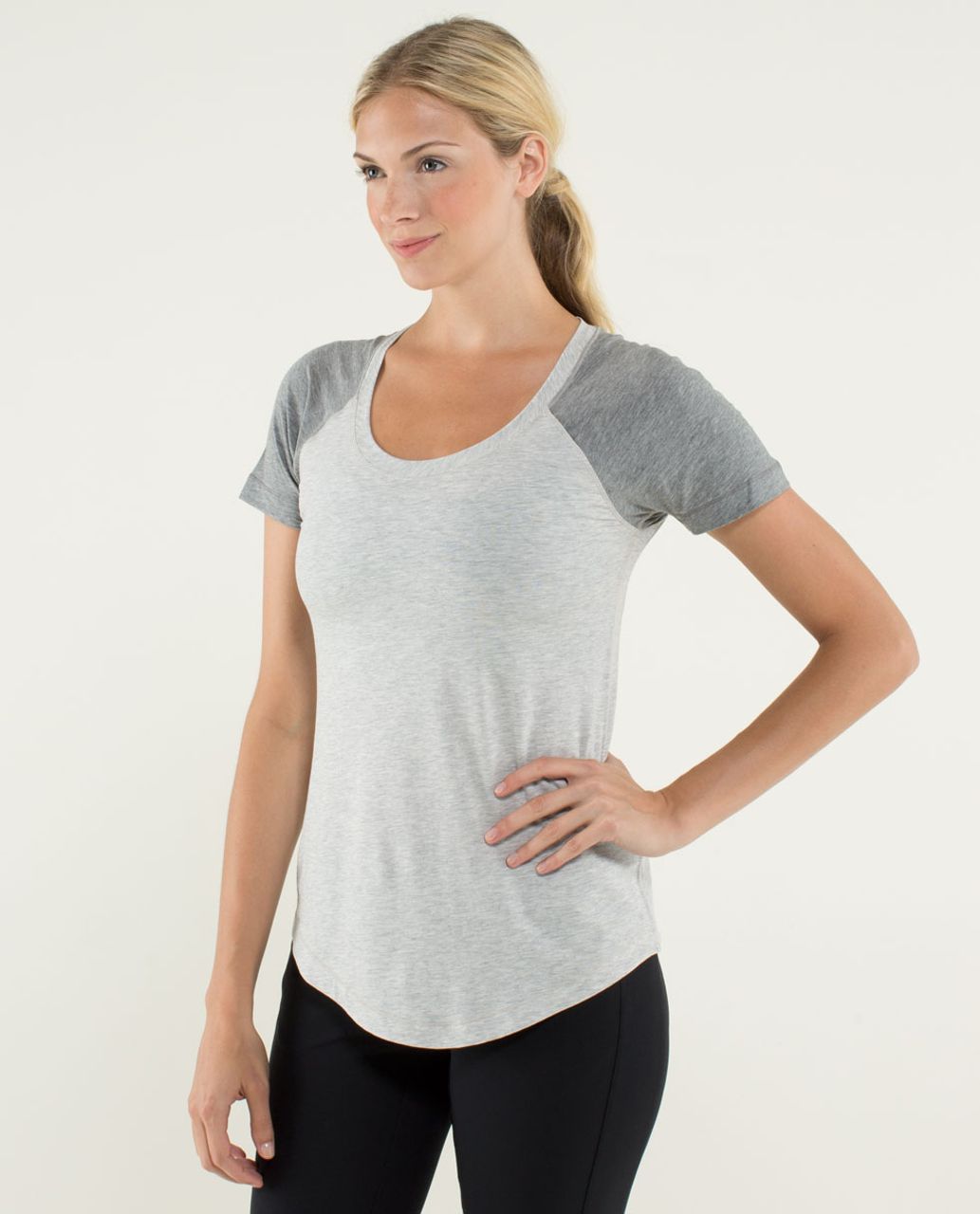 Lululemon Dhyana Short Sleeve - Heathered Light Grey / Heathered Medium Grey