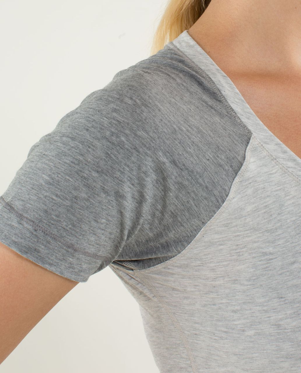 Lululemon Dhyana Short Sleeve - Heathered Light Grey / Heathered Medium Grey