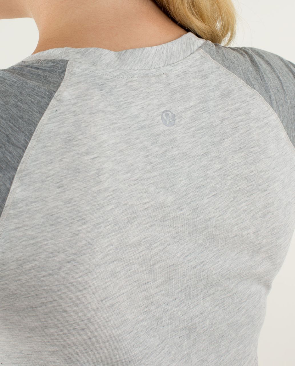 Lululemon Dhyana Short Sleeve - Heathered Light Grey / Heathered Medium Grey