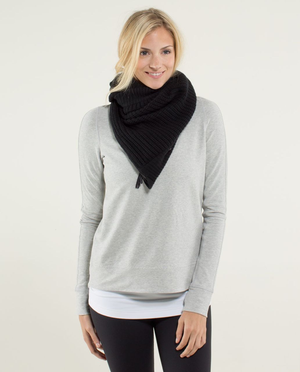 Lululemon Falling Freely Neck Warmer - Black