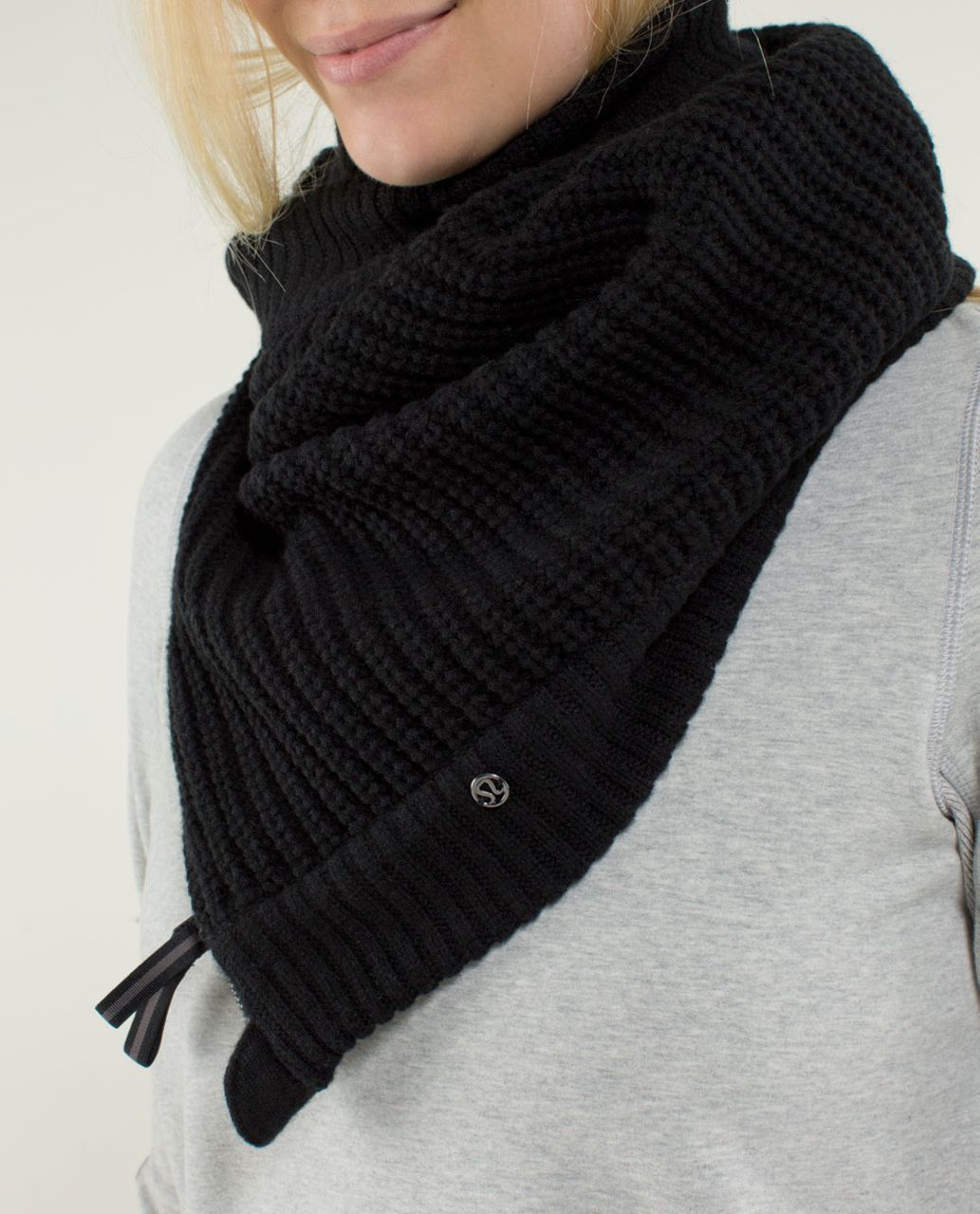 Lululemon Falling Freely Neck Warmer - Black