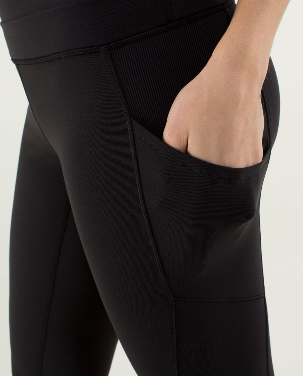 Lululemon En Route Crop - Black