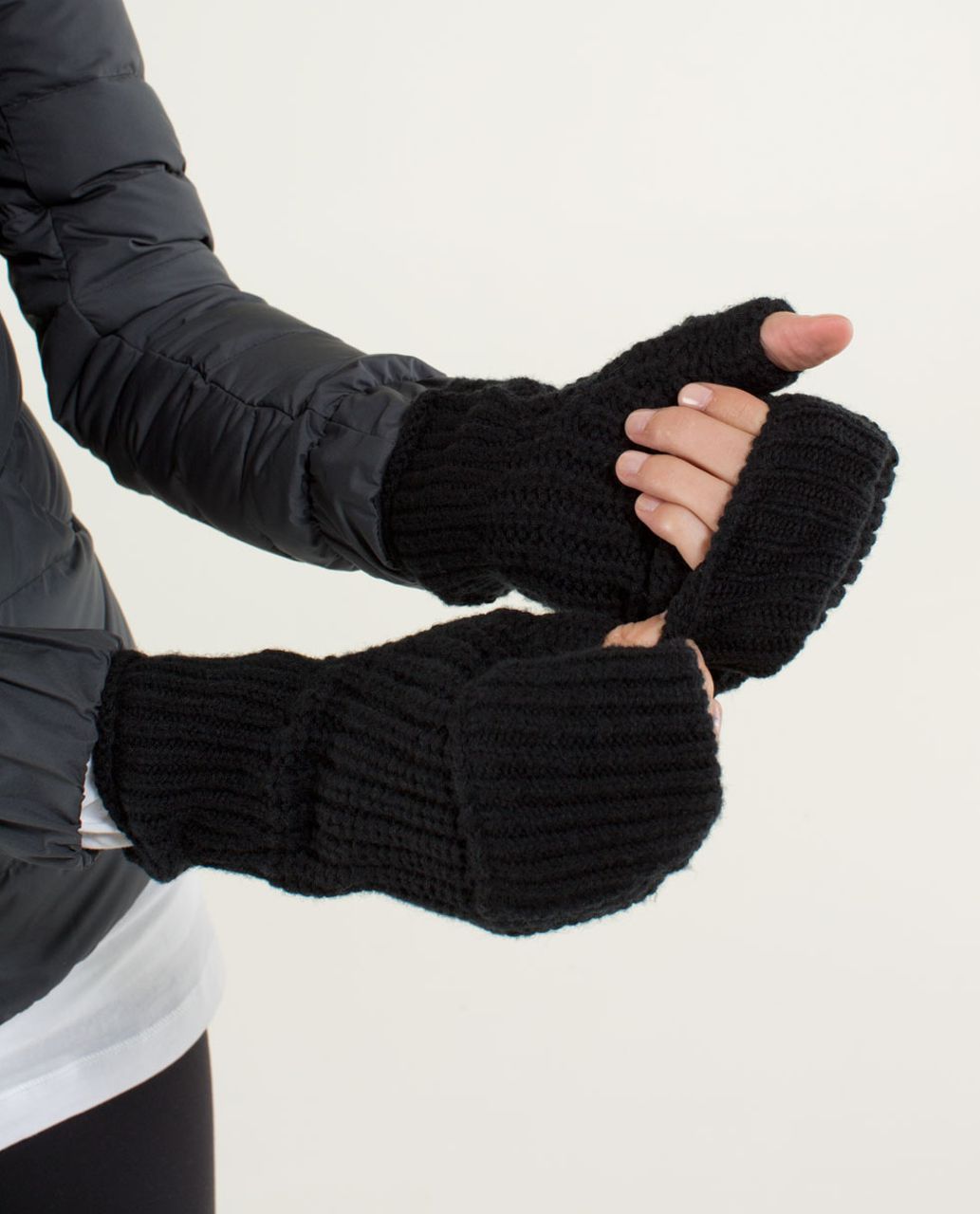 Lululemon Falling Freely Hand Warmers - Black