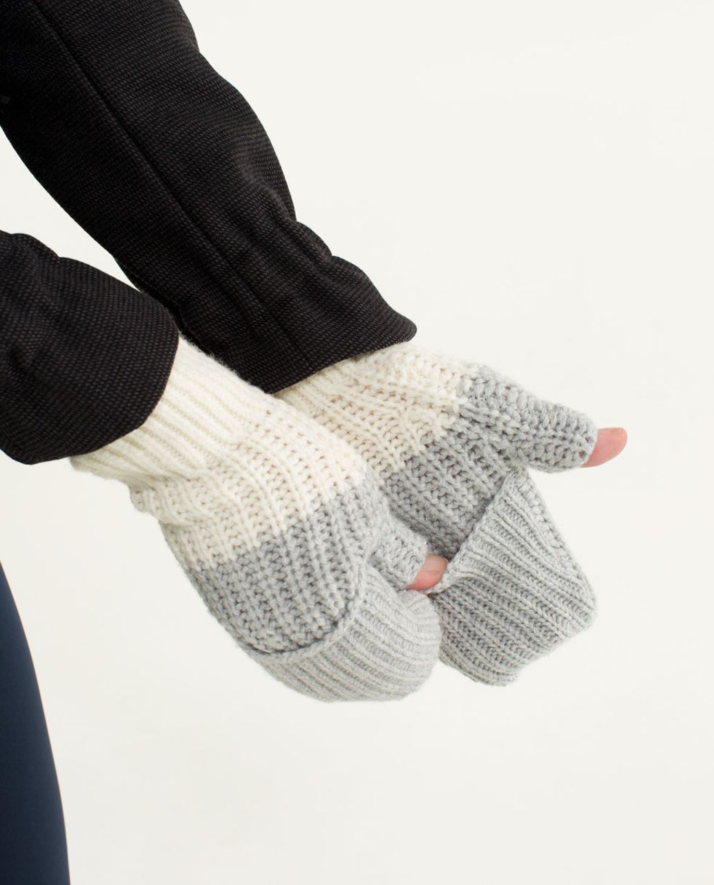 Lululemon Falling Freely Hand Warmers - Angel Wing / Silver Grey