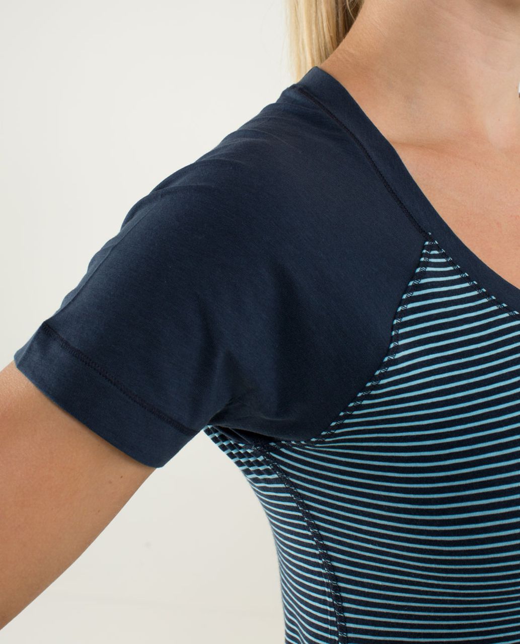 Lululemon Dhyana Short Sleeve - Hyper Stripe Blue Moon / Inkwell