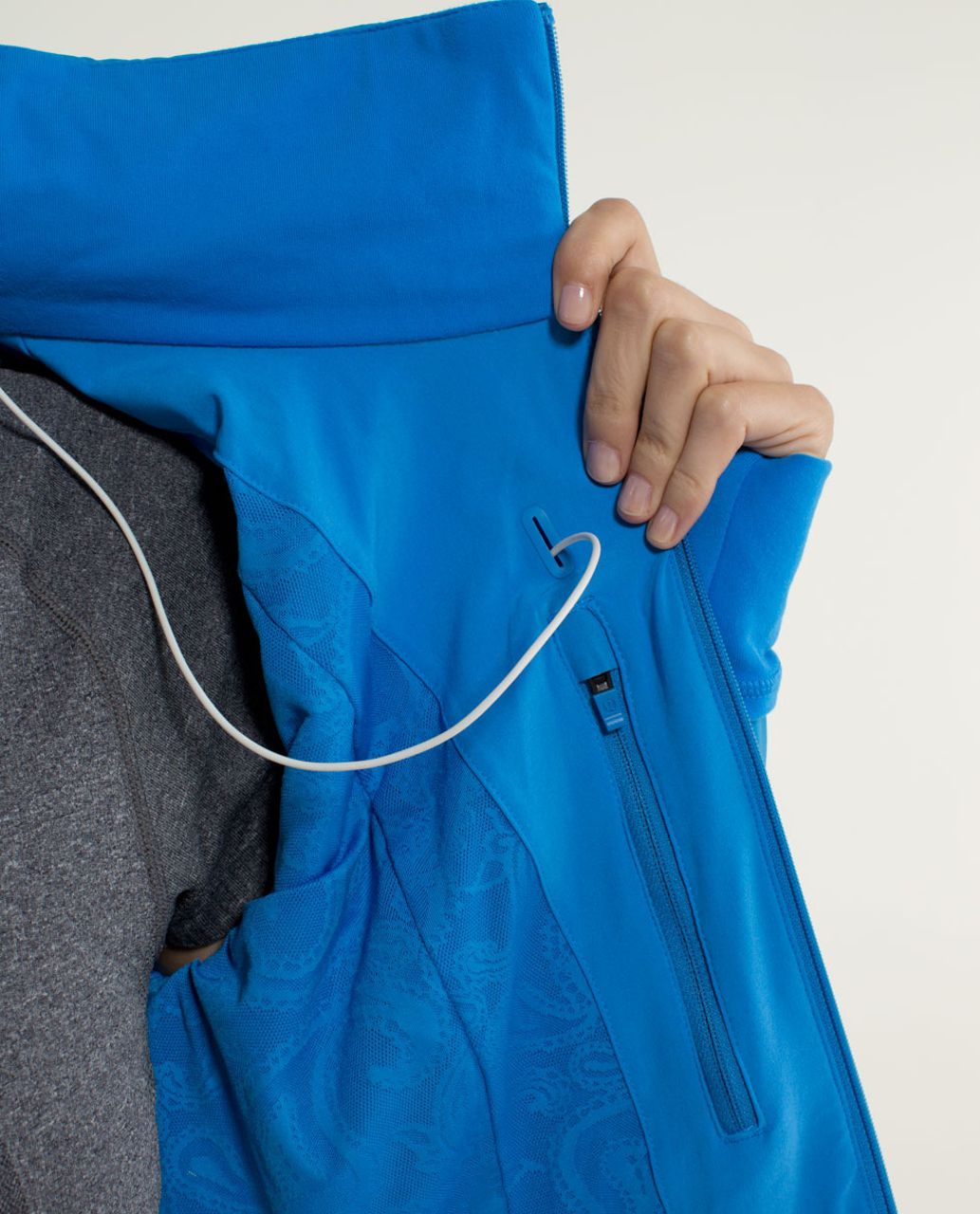 Lululemon Raindrop Jacket - Cornflower