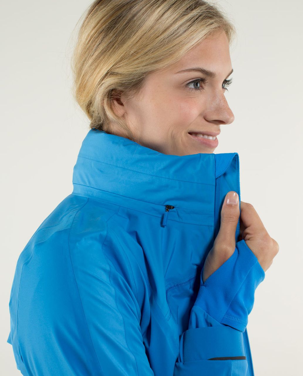 Lululemon Raindrop Jacket - Cornflower