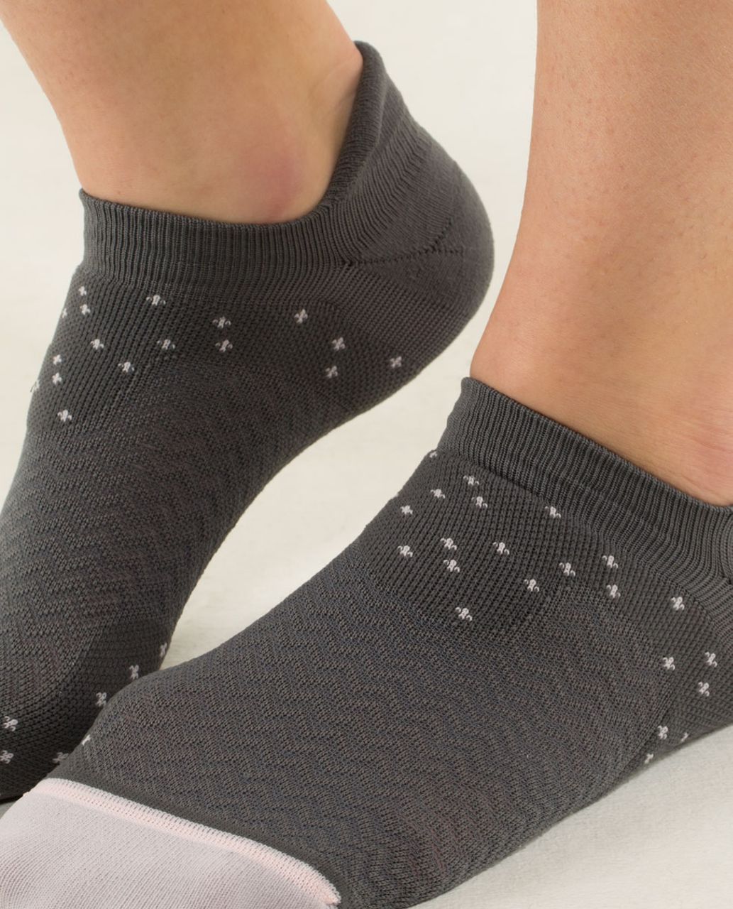 Lululemon Women's Ultimate No Show Run Sock - Snow Flake Dot Soot Light Pretty Pink