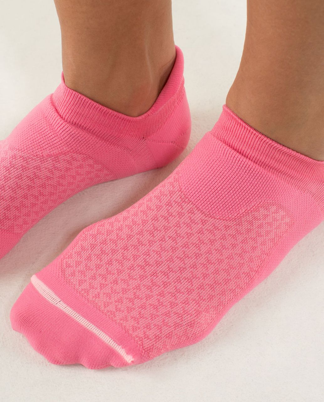 Lululemon Women's Ultimate No Show Run Sock *Ergo Toes - Womens No Show Double Diamond Bleached Coral