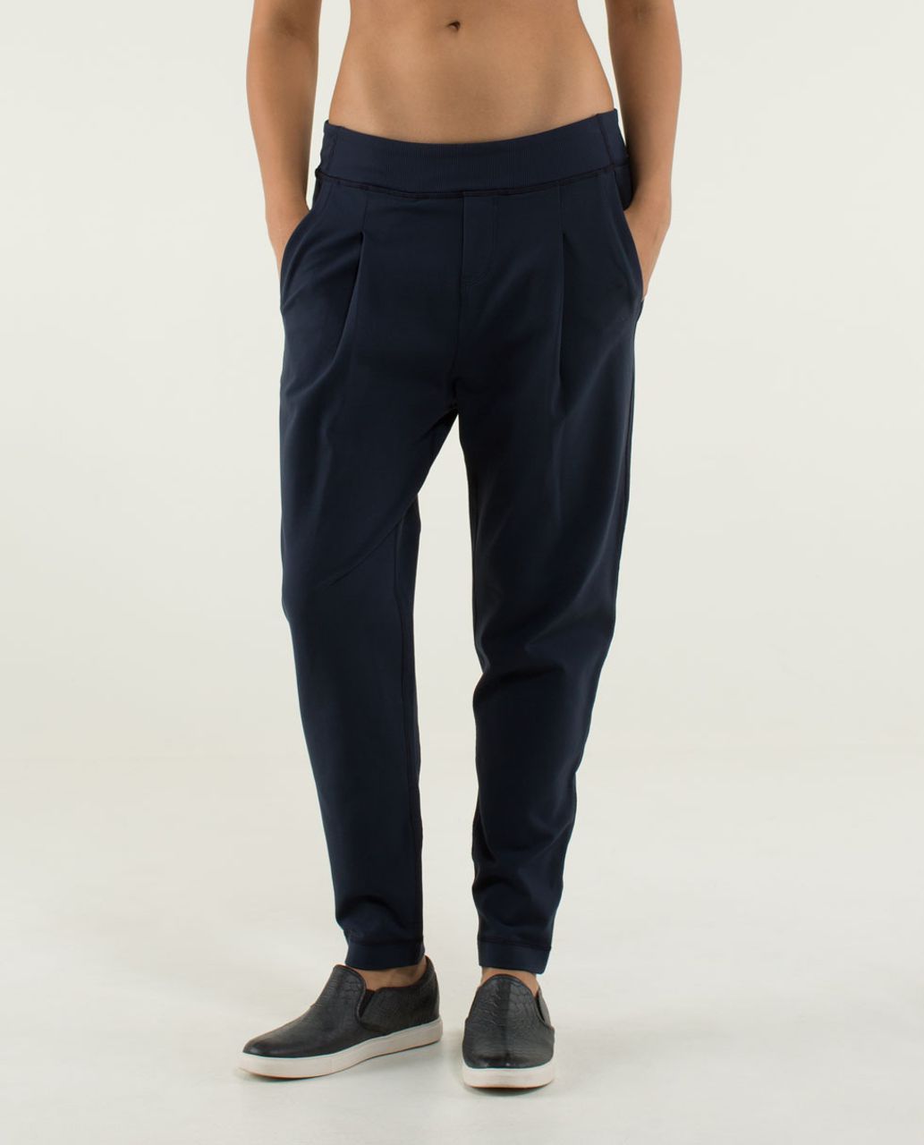 lululemon pleated pants