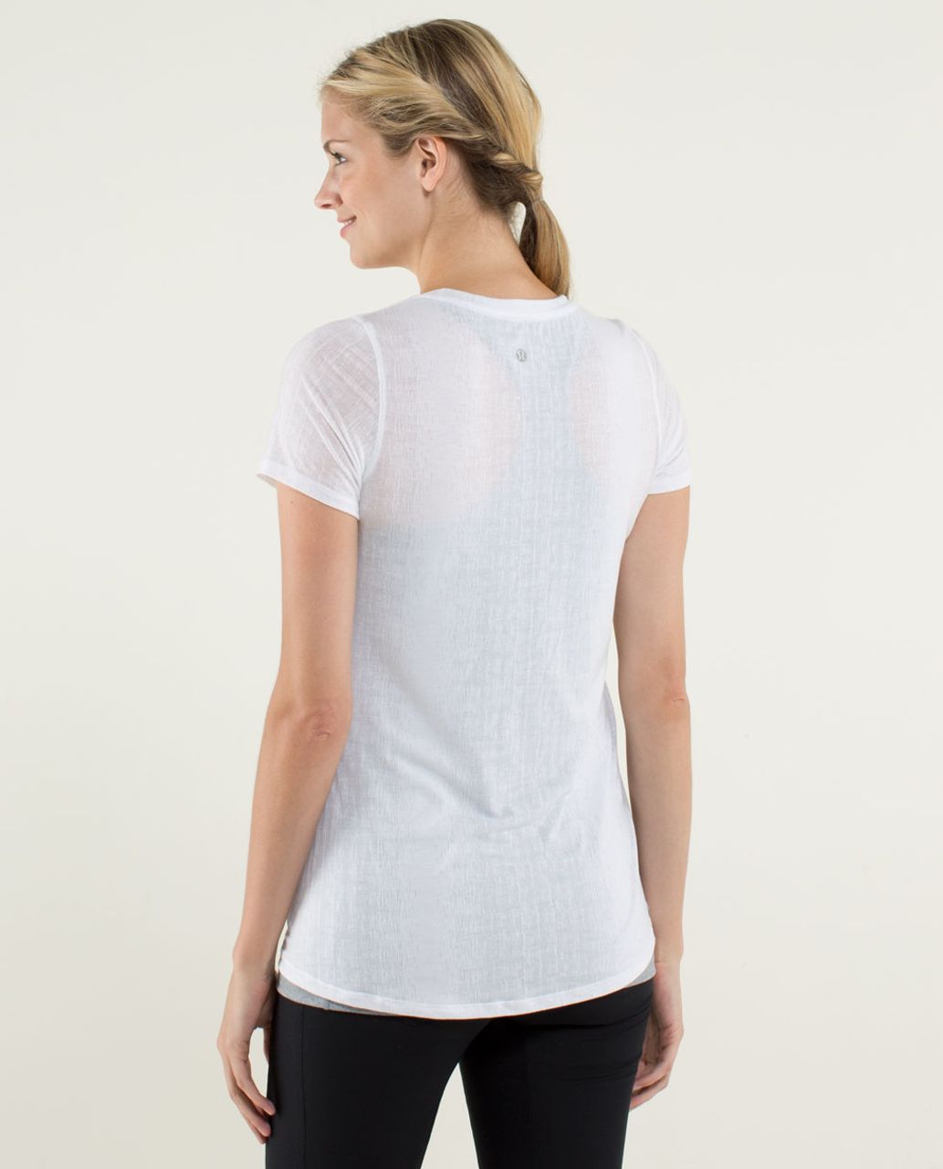 Lululemon Mind Over Miles Size 4 White Mesh Back Shirt Short Sleeve Tee