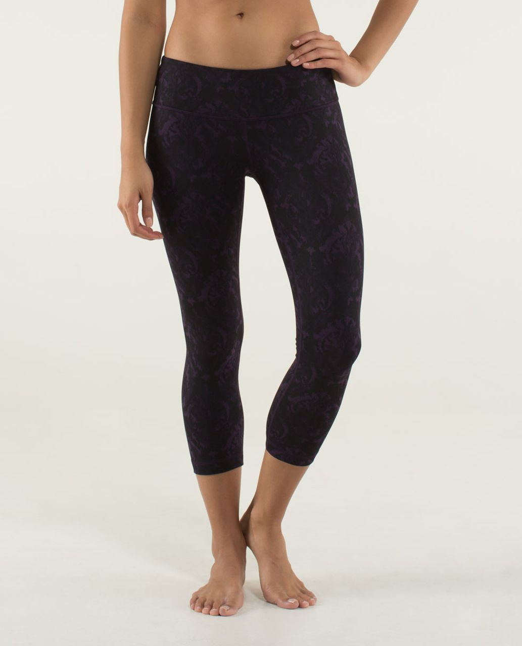 Lululemon Wunder Under Crop - Beautiful Baroque Deep Zinfandel / Micro Macro Stripe Deep Zinfandel