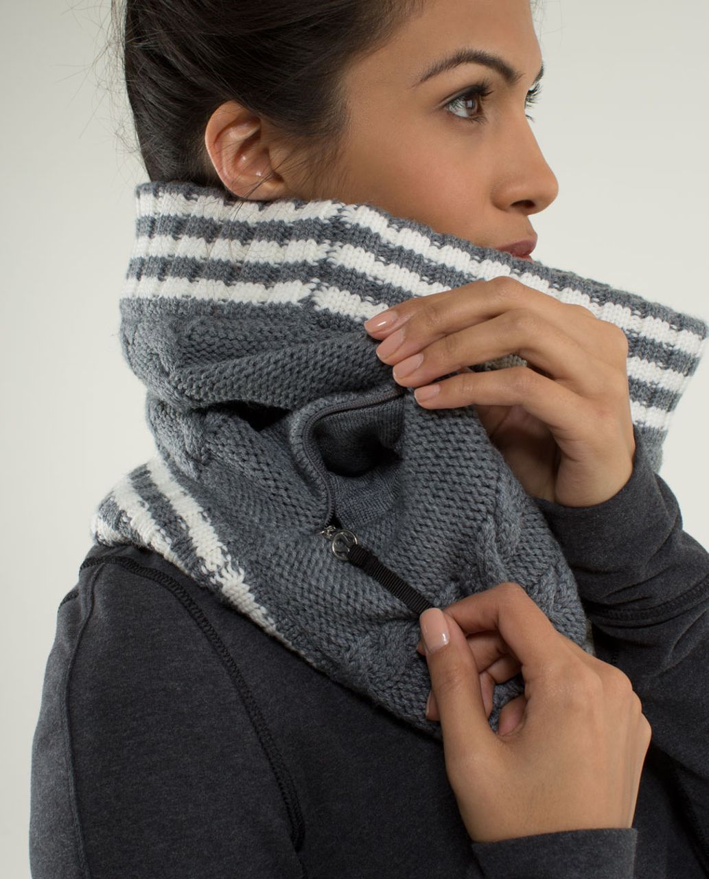 Lululemon Keepin' It Real Cozy Neck Warmer - Heathered Medium Grey / Angel Wing