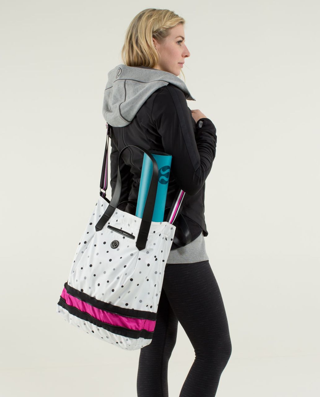 Lululemon Enlighten And Expand Tote - Exploded Chevron Dot Printed Black White