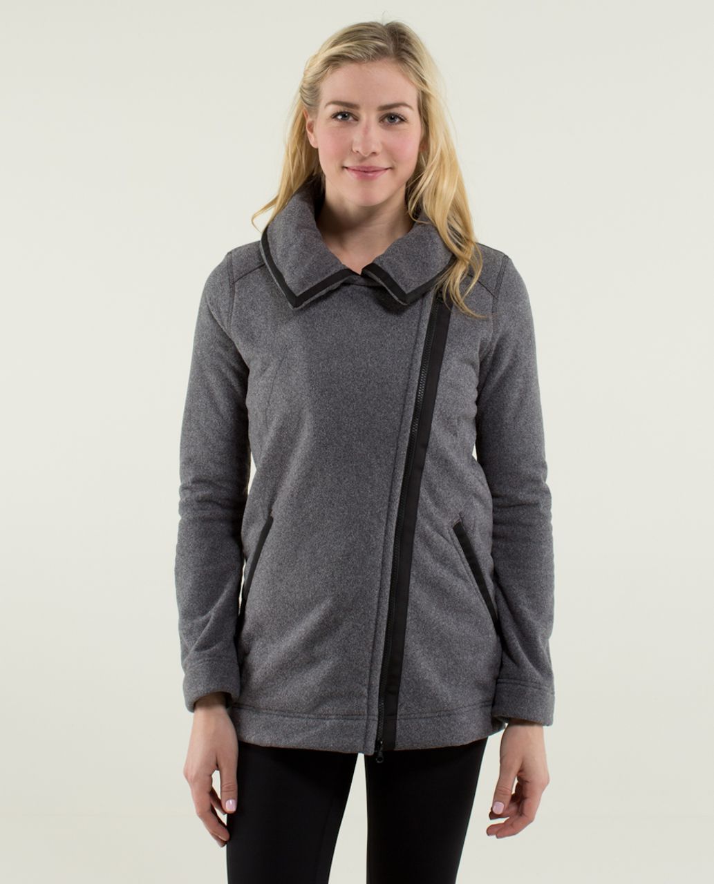 Perfect Women's 4 Lululemon Reversible Black Gray Ruched Cool Down Zip  Jacket