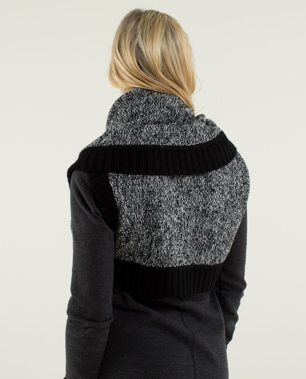 Lululemon Cozy Yogi Infinity Scarf - Black / Angel Wing