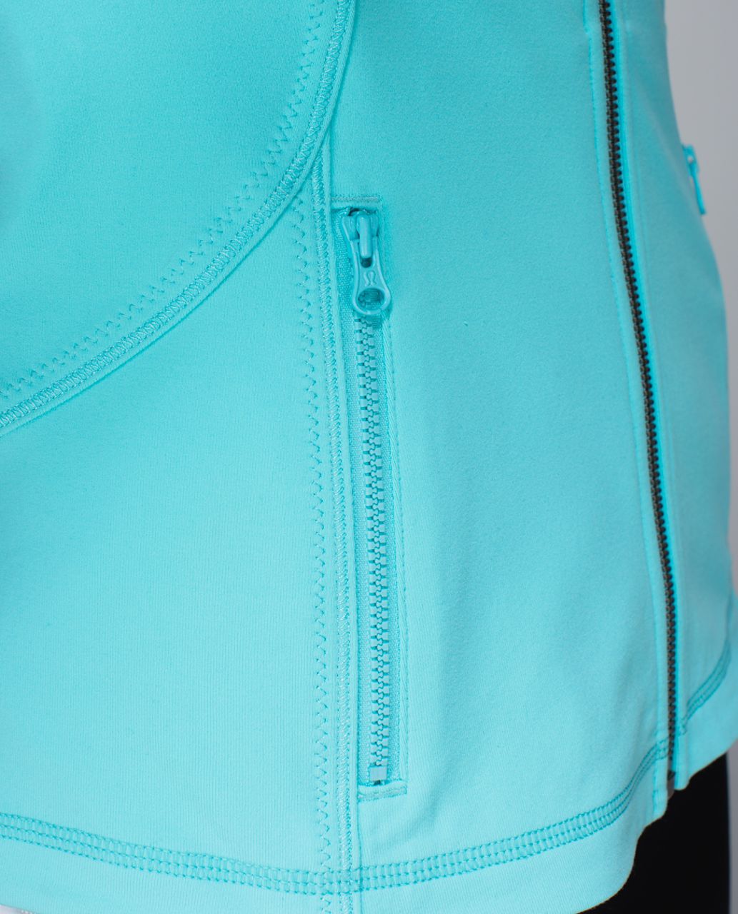 Lululemon Forme Jacket *Cuffins - Angel Blue