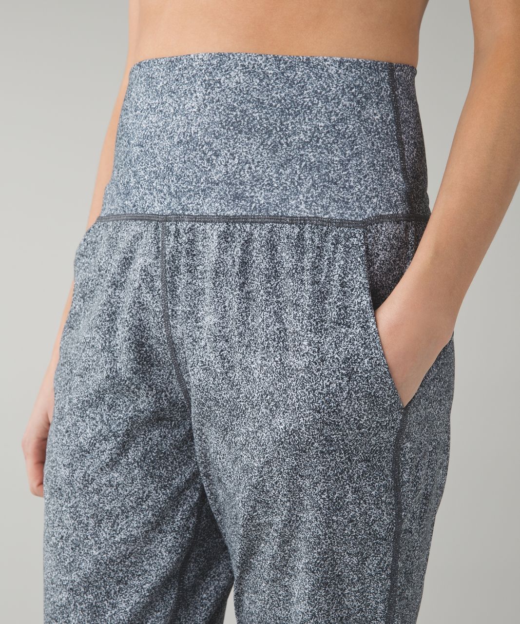 Lululemon Tranquil Crop - Rio Mist White Black