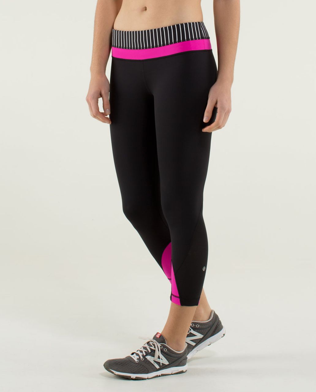 Lululemon Women's Run Inspire Crop II Black with Paris Pink Microstripe  size 4