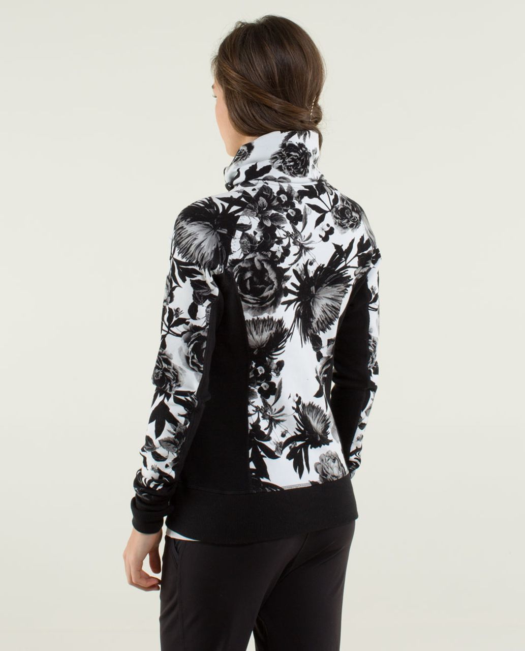 Lululemon Forme Jacket II Brisk Bloom Black & White Floral Size 6