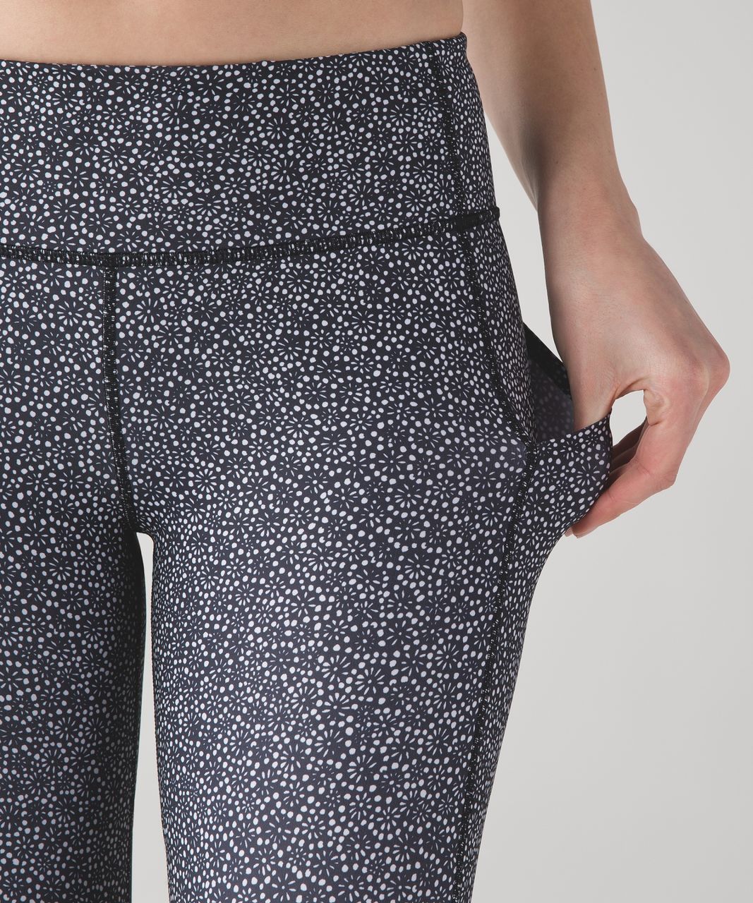 Lululemon Pace Rival Crop - Freckle Flower Black White / Black