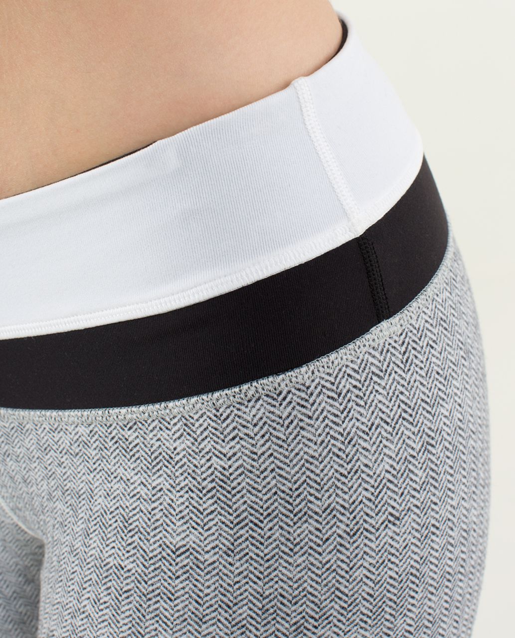 Lululemon Reverse Groove Short (Regular) - Heathered Herringbone Heathered Black White / White / Black