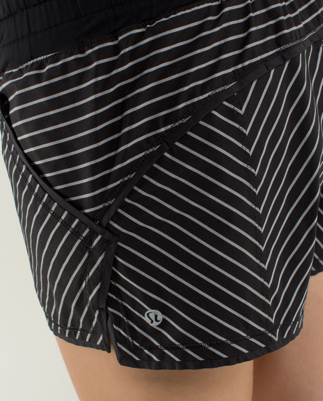 Lululemon Shake & Break Short *2-way Stretch - Parallel Stripe Swift Black White / Black