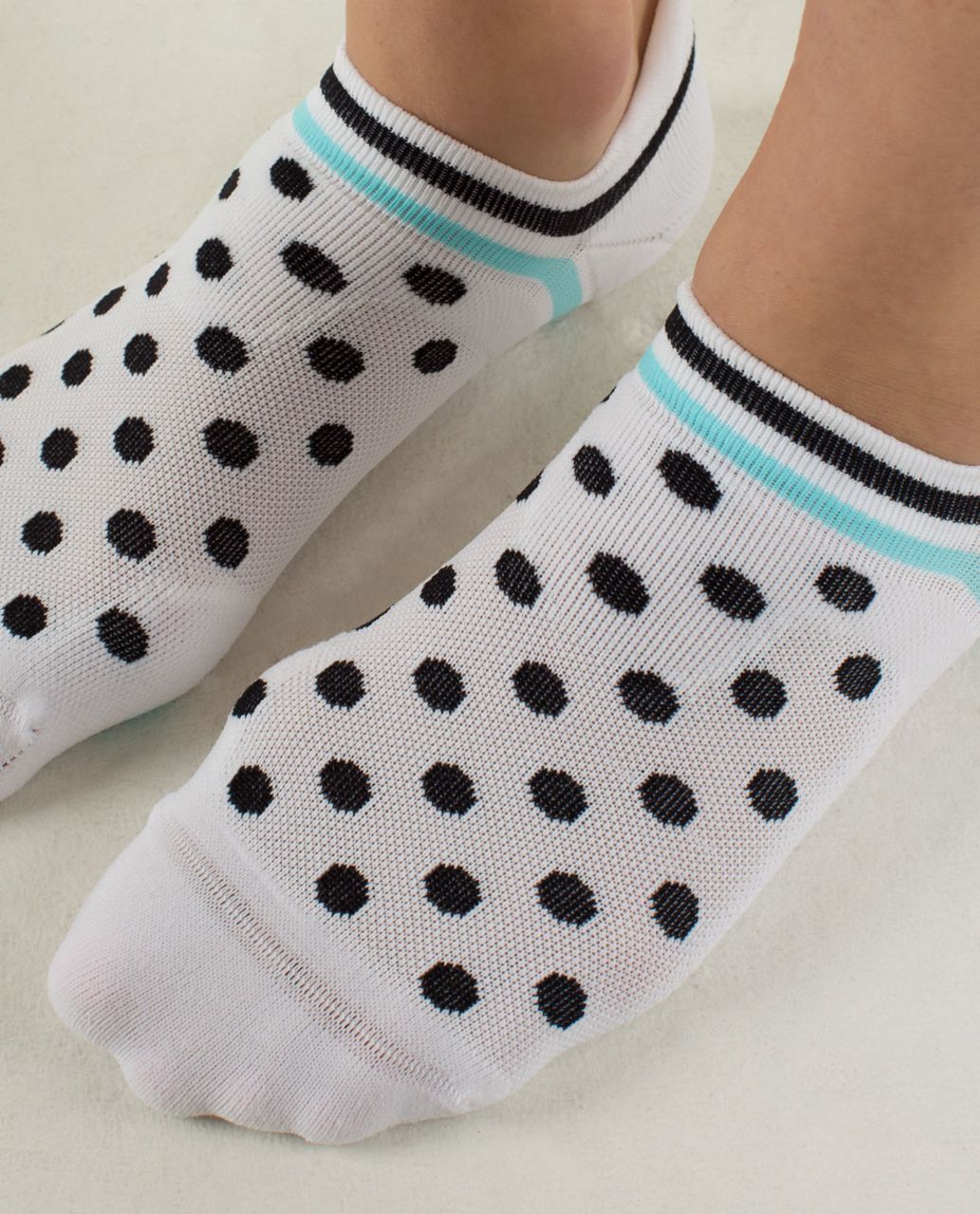 Lululemon Women's Ultimate No Show Run Sock *Ergo Toes - Womens No Show Polka Dot Jumbo White Black