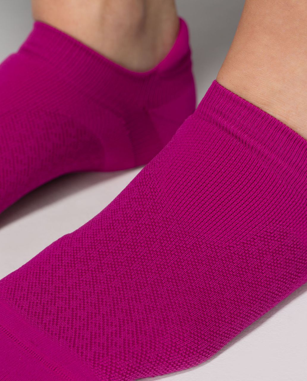 Lululemon Women's Ultimate No Show Run Sock *Ergo Toes - Womens No Show Double Diamond Raspberry