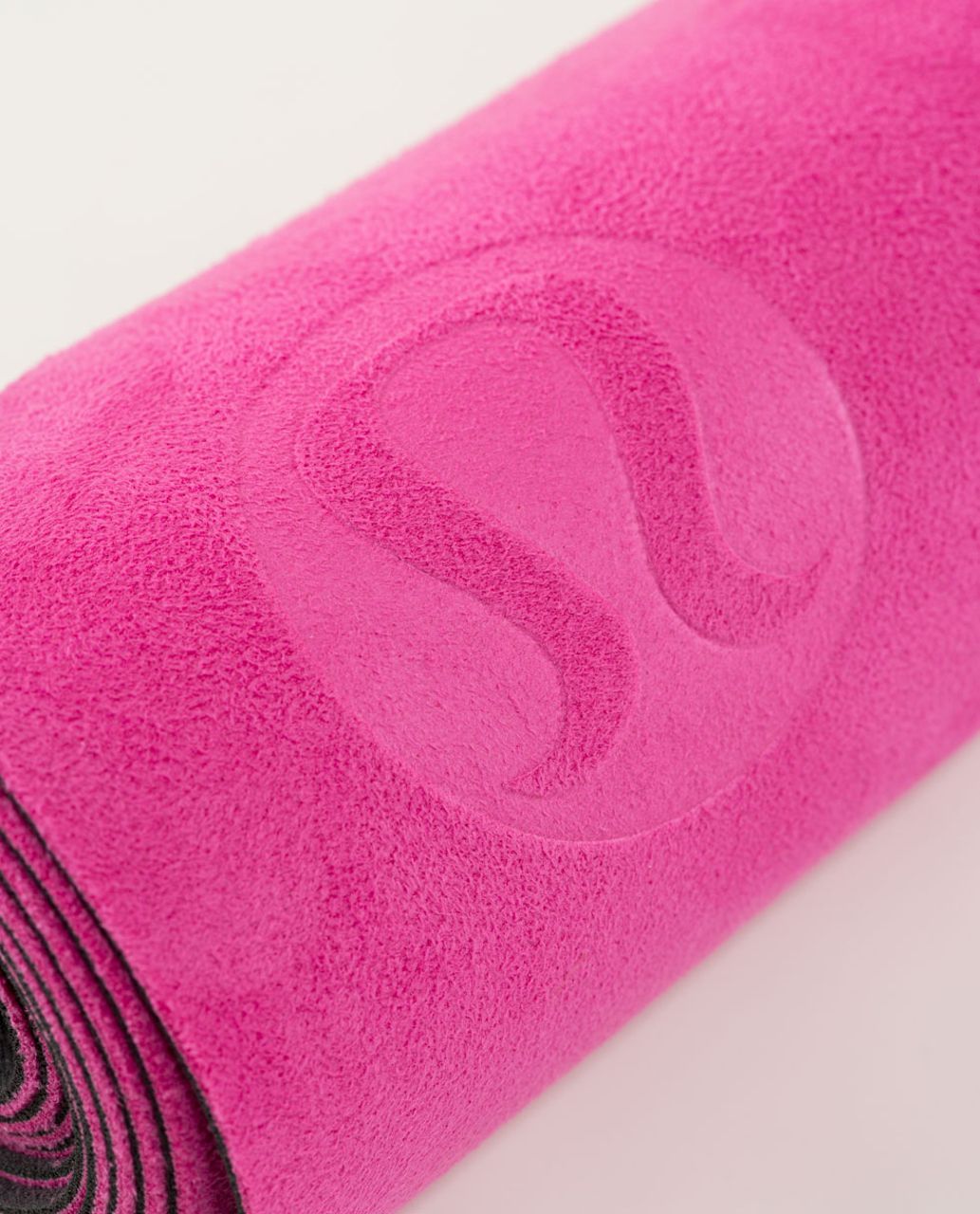 Lululemon The Hot (Towel) Mat - Paris Perfection / Deep Coal