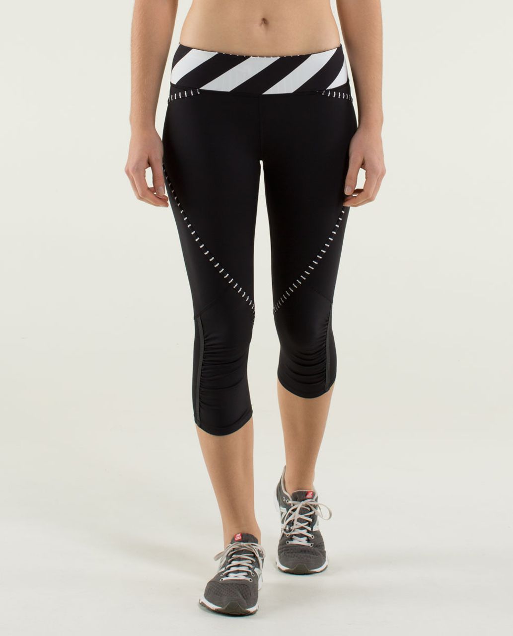 Lululemon Run Pace Crop Pants Women's 6 Running Capris Black/Faded Zap 