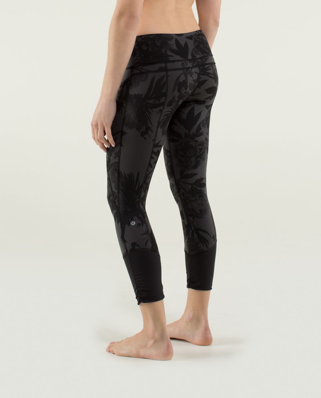 Lululemon Women's Practice Daily Crop *Full-On Luon in Black Size 4