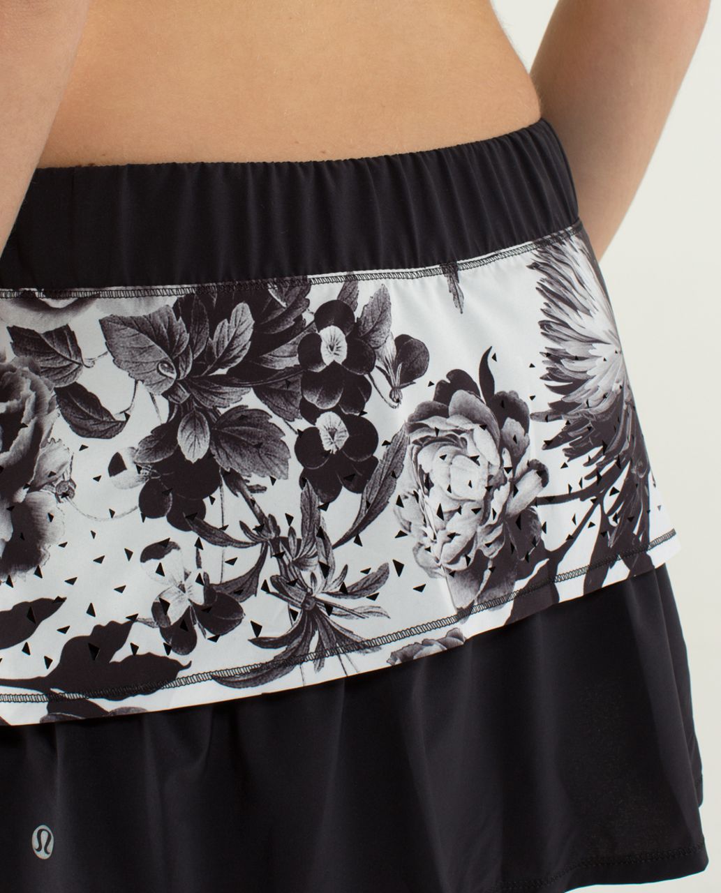 Lululemon In A Flash Skirt *2-way Stretch - Brisk Bloom Black White / Black