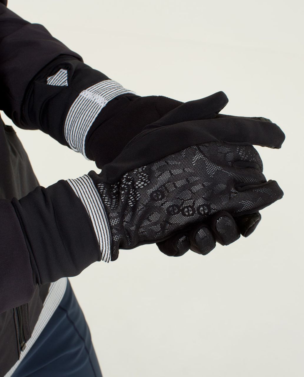 Lululemon Frosty Run Gloves *Reflective - Black (First Release)