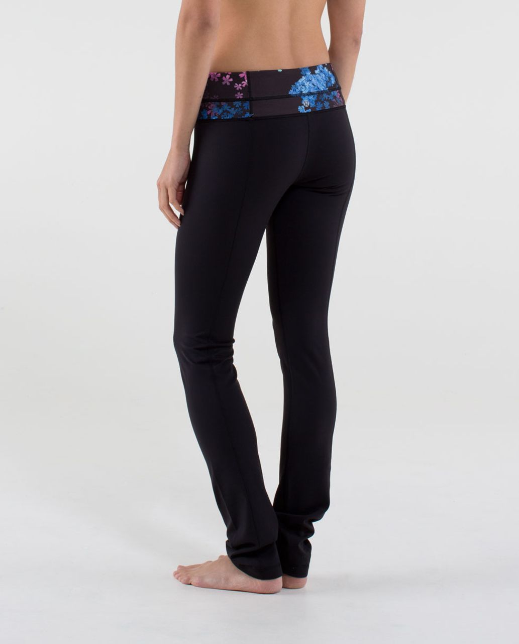 Lululemon Skinny Groove Pant *Full-On Luon - Black / Petal Pop Multi