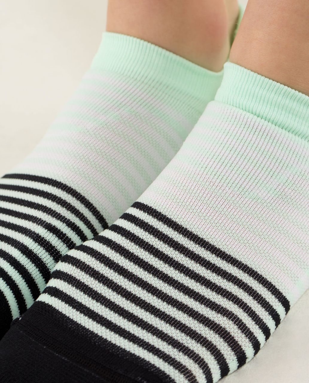 Lululemon Women's Ultimate No Show Run Sock *Ergo Toes - Womens No Show 4x4 Stripe Black Fresh Teal